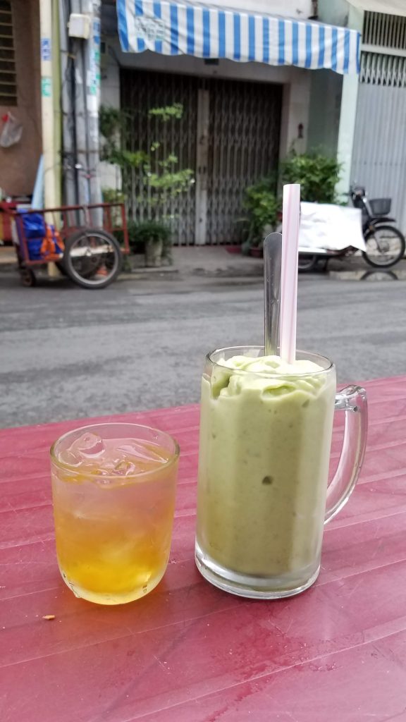 Avacado-smoothie-in-Vietnam 越南酪梨牛奶