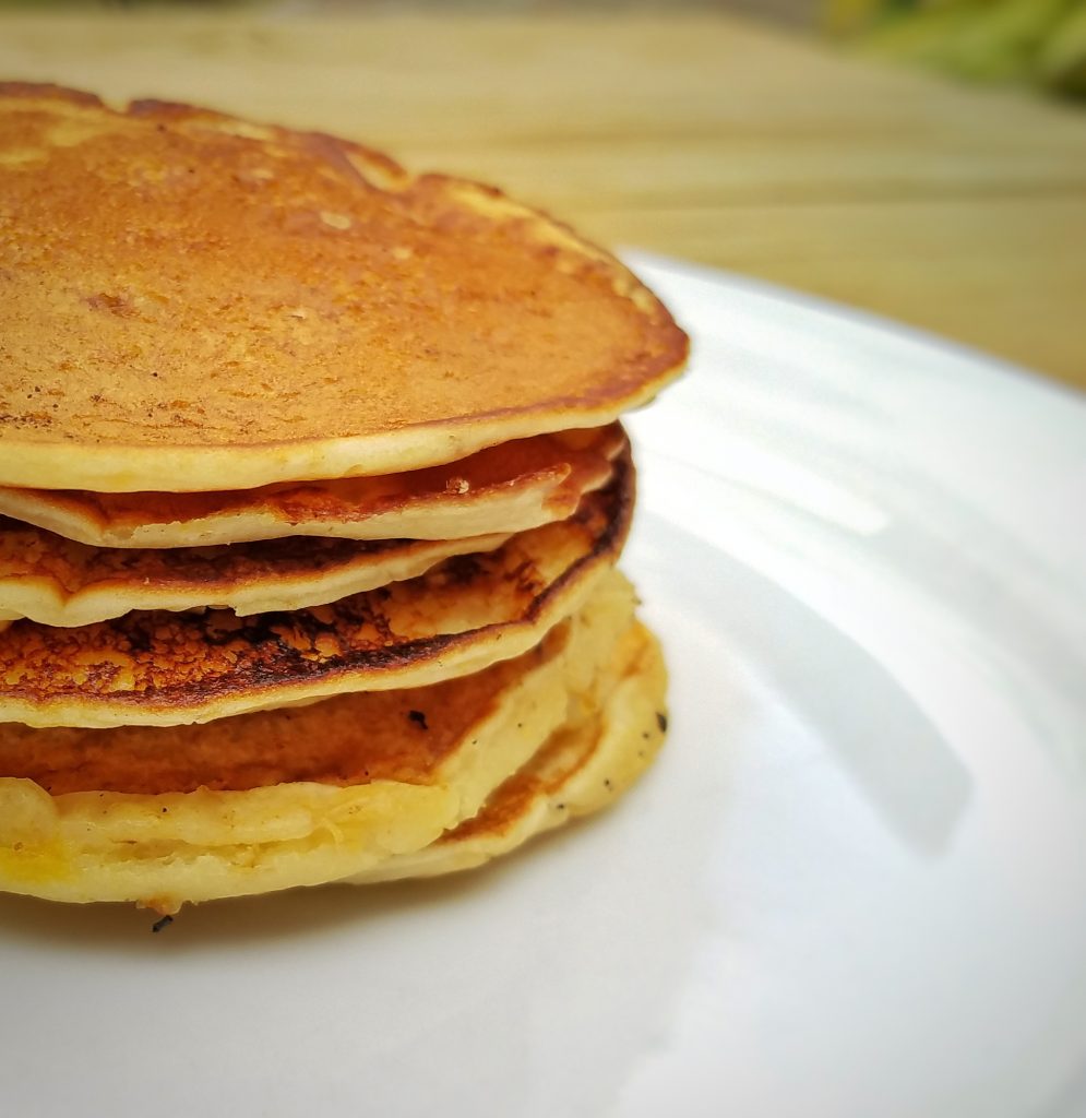 中南美風味鬆餅：大蕉口味鬆餅 | 懶人背包客食譜 Plantain Pancakes with Aunt Jemima Buttermilk pancake mix