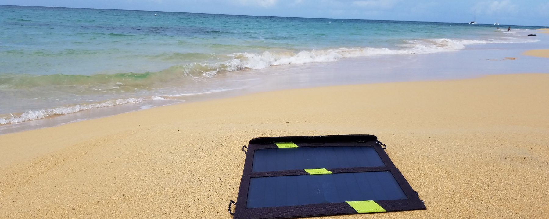XDXDragon 攜帶式太陽能手機USB充電器 (14W) Cellphone Solar Charger at the beach at Dominican Republic