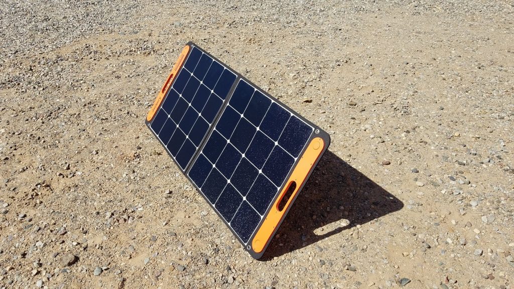 Jackery Explorer 240 露營戶外大容量行動電源可用太陽能板充電